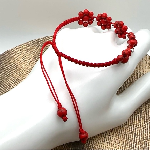 Christmas Bracelet with Red Beads and 18k Silver Plated Beads | Fully Adjustable - Picture 5 of 11
